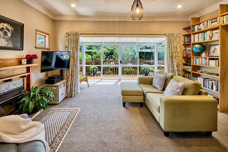 35 Lincoln Avenue, Tawa, Wellington - Carousel 2
