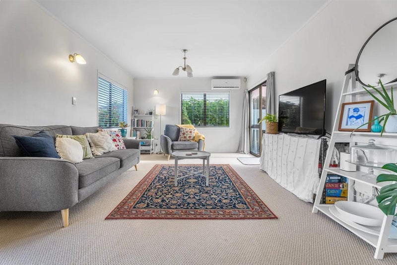 8 Chipping Dale, Mangere Bridge, Auckland - Carousel 1