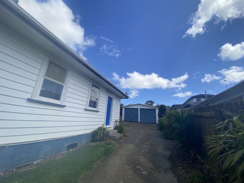 15 Sturges Avenue, Otahuhu, Auckland - Carousel 1