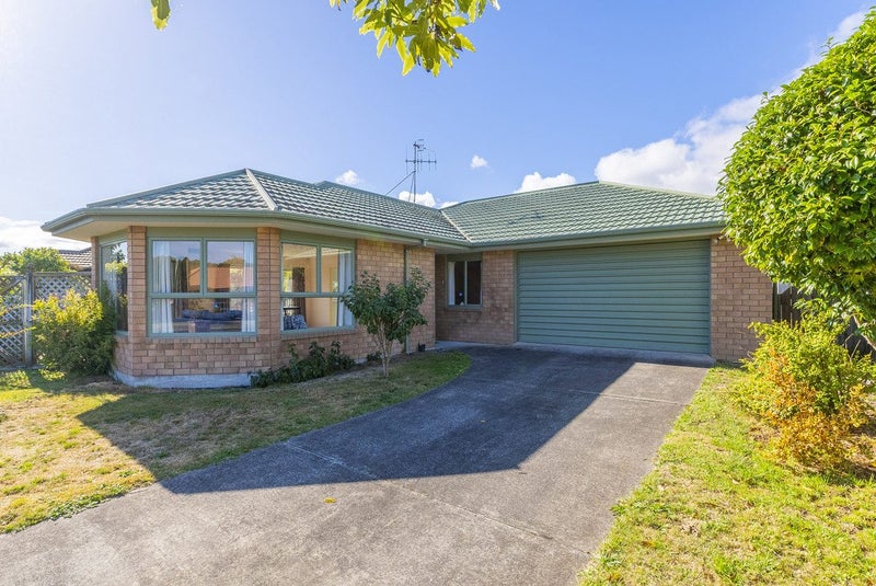 102 Makarini Street, Paraparaumu - Carousel 1