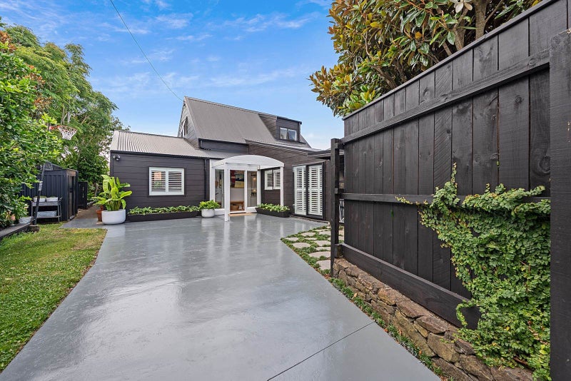 9A Hanlon Crescent, Narrow Neck, Auckland - Carousel 1