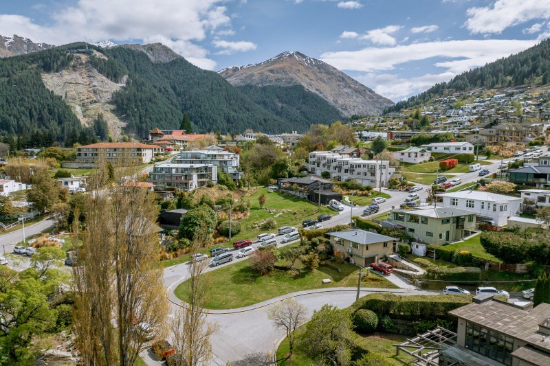 1 Suburb Street, Queenstown, Queenstown - Carousel 2