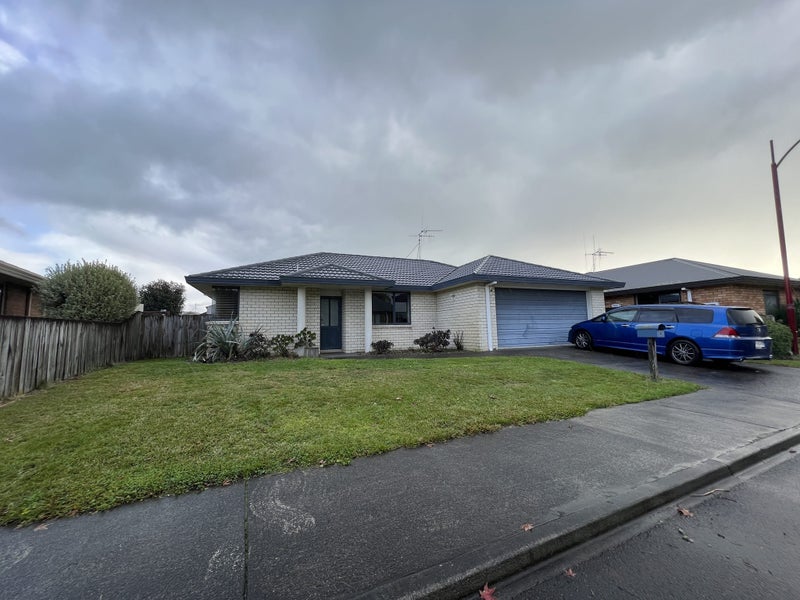 8 Kirk Close, Rototuna, Hamilton - Carousel 1