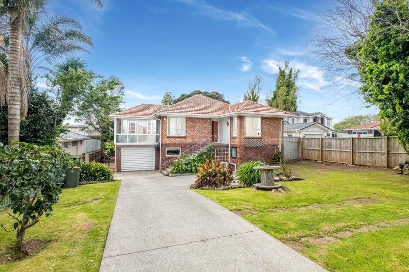 32 Oakland Avenue, Papatoetoe, Auckland - Carousel 1