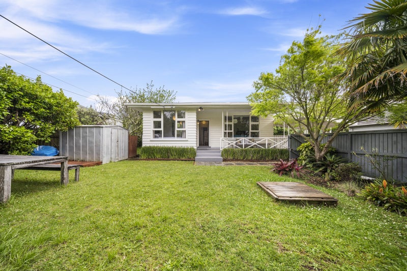 12 Koromiko Street, New Lynn, Auckland - Carousel 1
