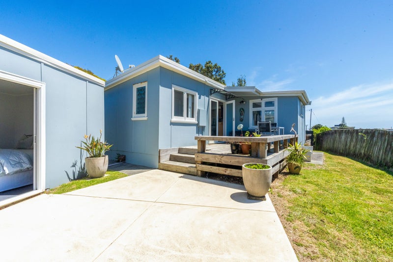 143 Kahukura Avenue, Waitārere Beach, Levin - Carousel 2