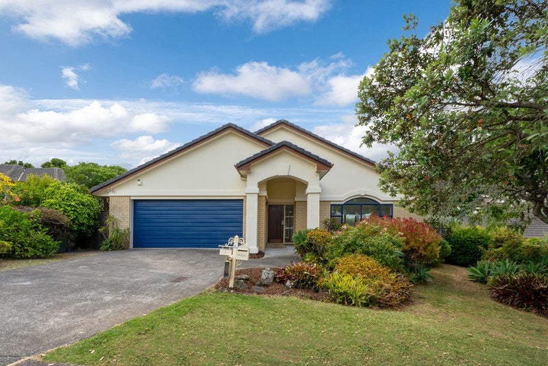 6 Rush Creek Drive, Westgate, Auckland - Carousel 1