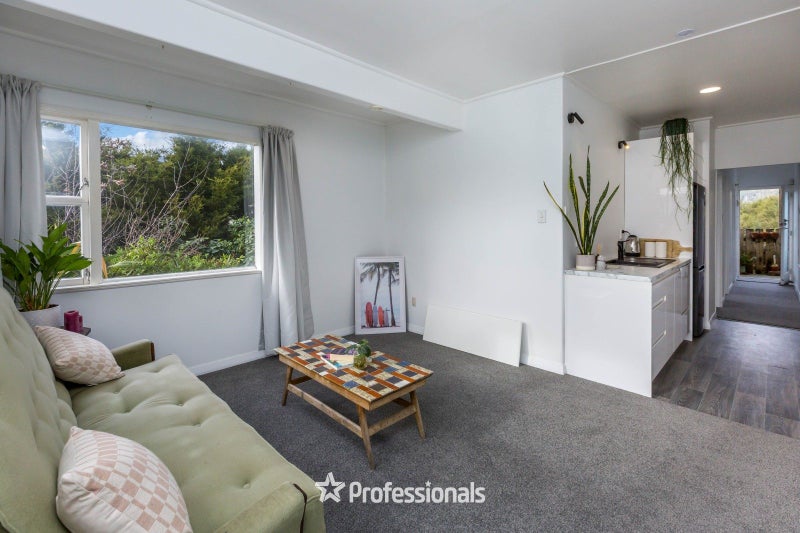 15 Holborn Drive, Stokes Valley, Lower Hutt, Wellington - Carousel 2
