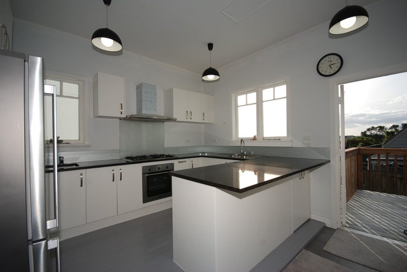 16 Seaview Terrace, Mount Albert, Auckland - Carousel 2