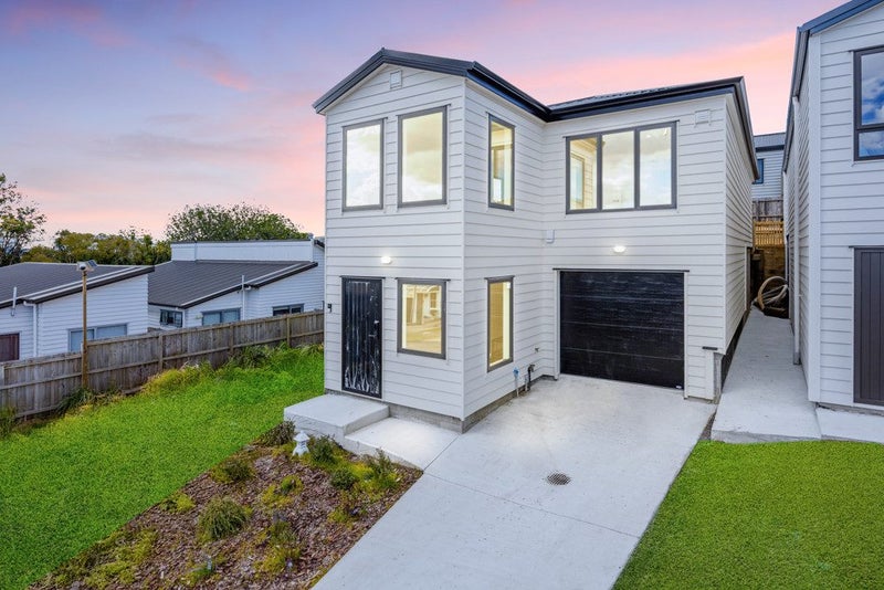 61 Joseph Street, Flat Bush, Auckland - Carousel 1