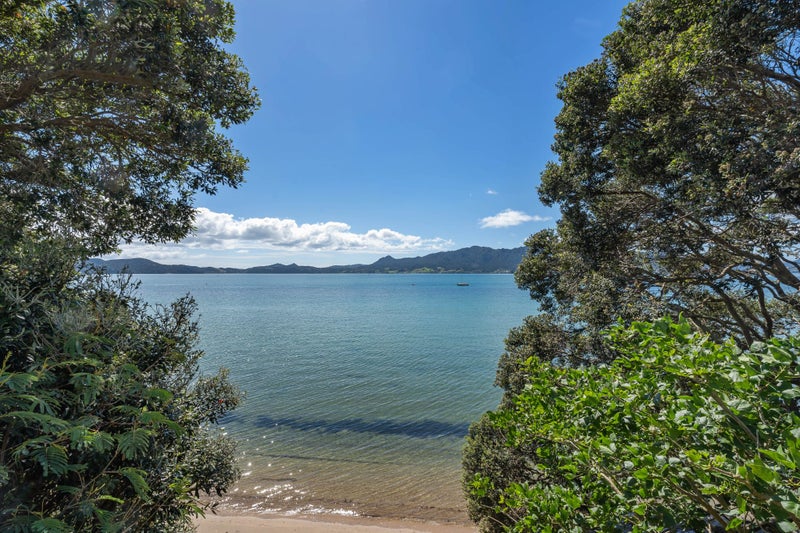 156 One Tree Point Road, One Tree Point - Carousel 1
