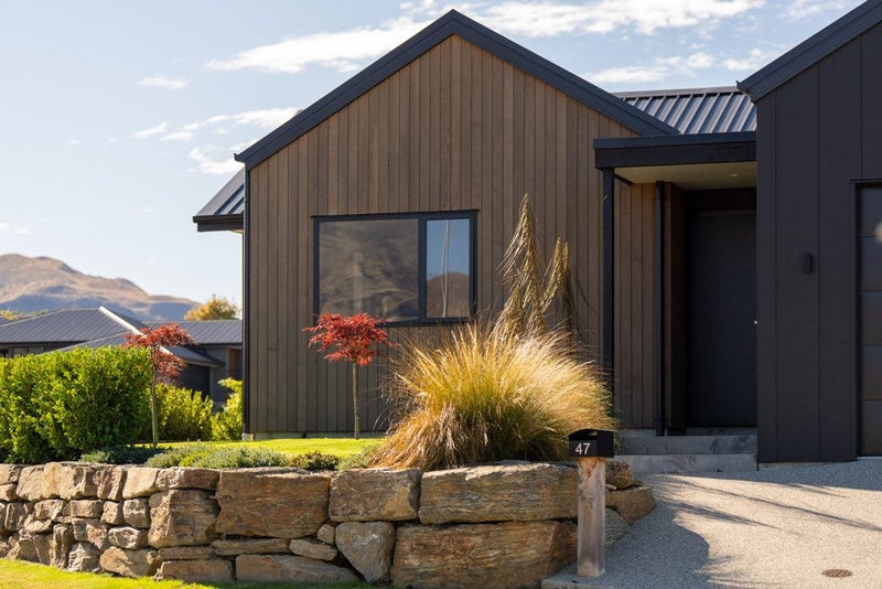 47 Clearview Street, Wanaka - Carousel 2