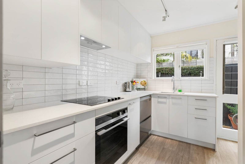 10/8 Hamilton Road, Herne Bay, Auckland - Carousel 2