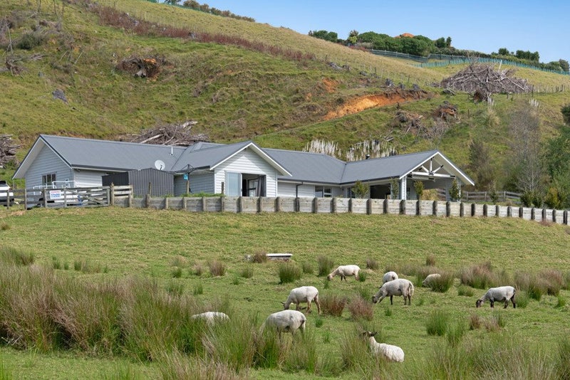 2265 South Head Road, Helensville - Carousel 2