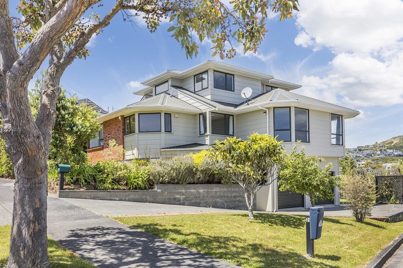 37 Saunders Close, Whitby, Porirua - Carousel 1