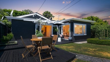 24 Pembroke Road, Northland, Wellington - Carousel 1