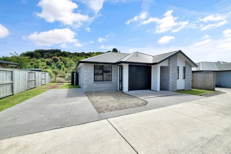 30A Pakanga Grove, Pyes Pa, Tauranga - Carousel 1