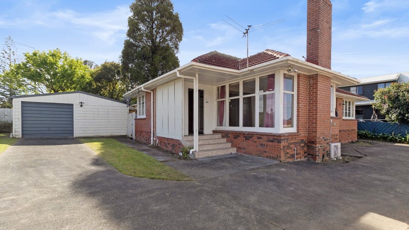 167 Te Atatu Road, Te Atatu South, Auckland - Carousel 1