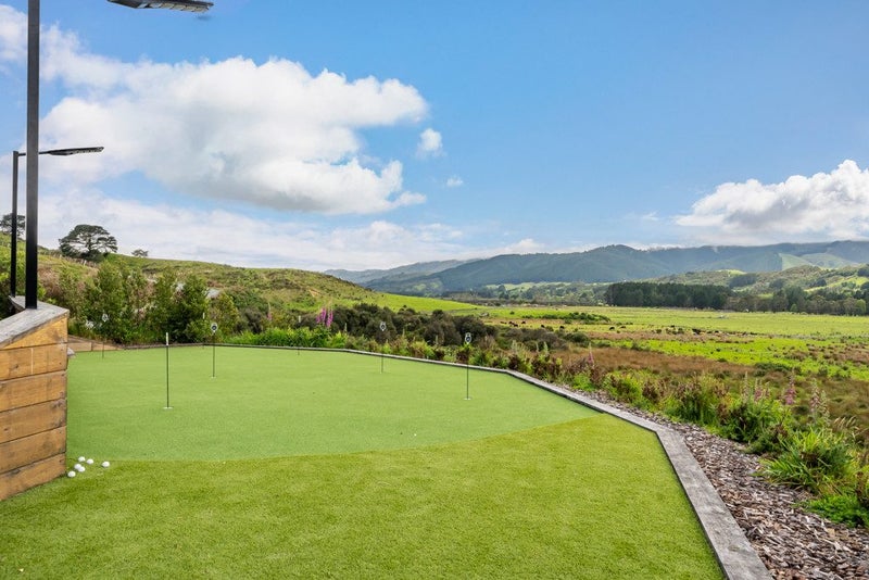 7 Margaret Mahy Drive, Whitemans Valley, Upper Hutt, Wellington - Carousel 2