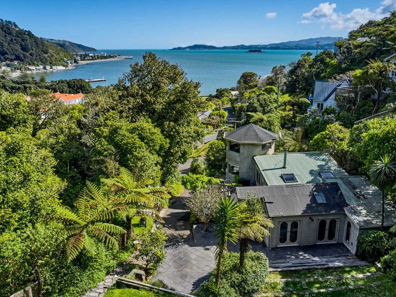 30 Ferry Road, Days Bay, Lower Hutt - Carousel 1