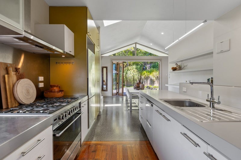 18 Gilbert Street, New Plymouth, New Plymouth - Carousel 2