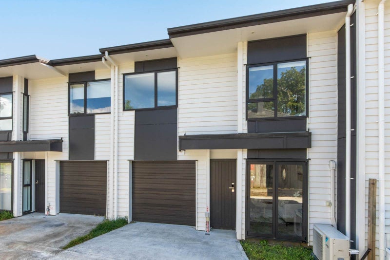 48B Waddell Avenue, Point England, Auckland - Carousel 1