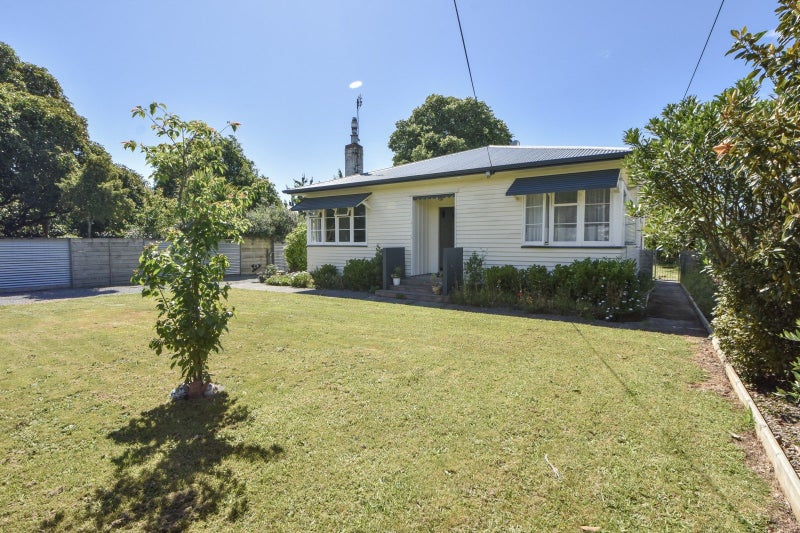 255 High Street South, Carterton - Carousel 25