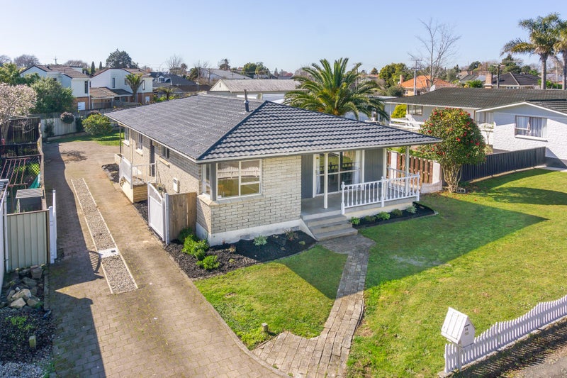 14 Storey Avenue, Forest Lake, Hamilton - Carousel 1