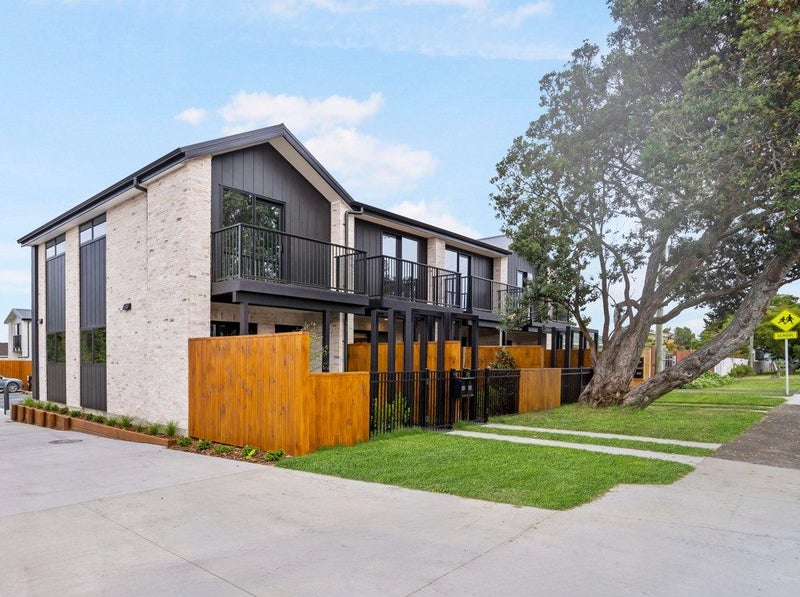 9/137 Tirimoana Road, Te Atatū South, Auckland - Carousel 1