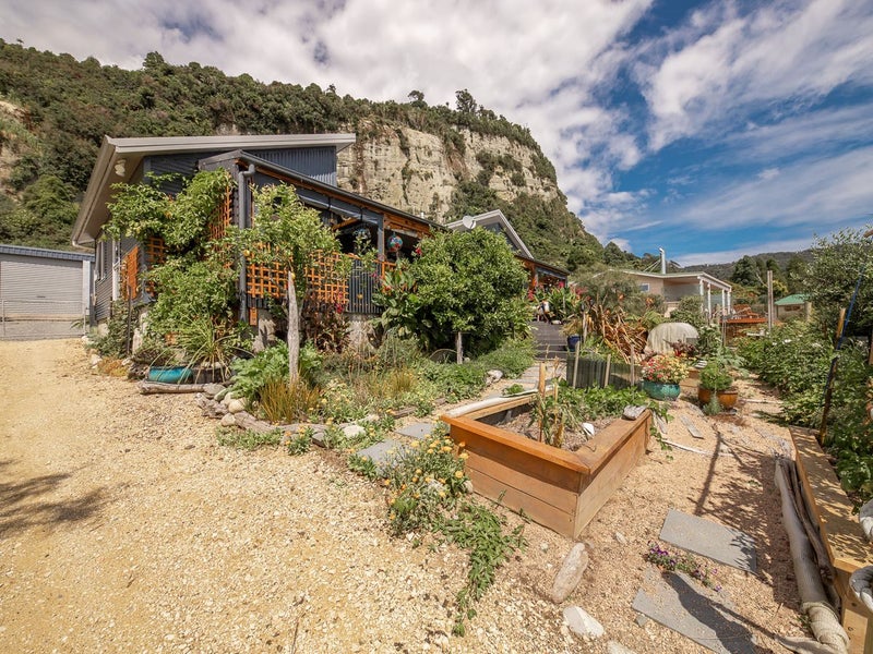 28 Nikau Heights, Little Wanganui, Karamea - Carousel 2