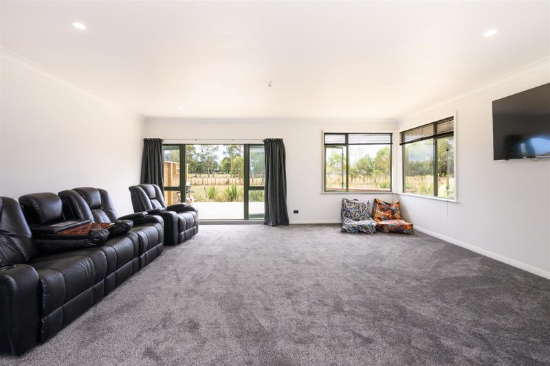 34 Gordon Crescent, Marton, Marton - Carousel 1