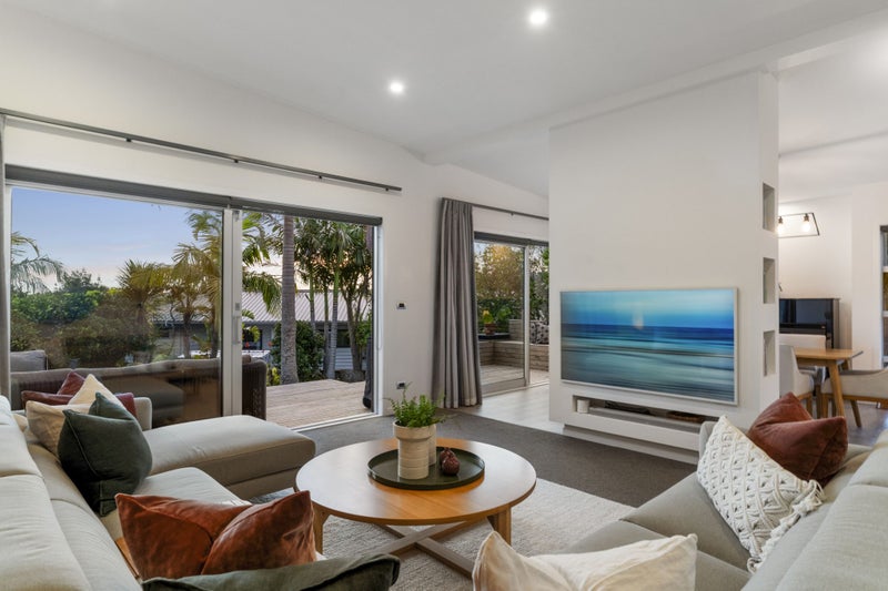 104 GLENDHU Road, Bayview, Auckland - Carousel 2