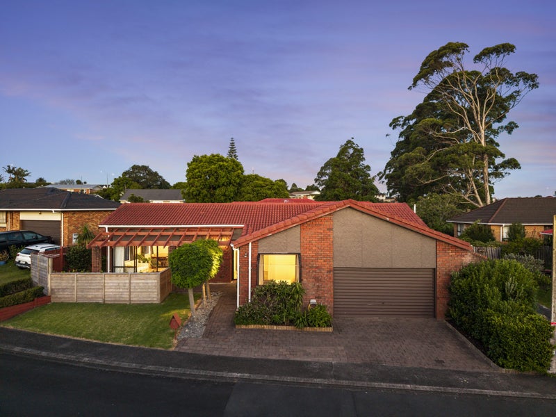 4 Bosnyak Drive, Te Atatu South, Auckland - Carousel 1
