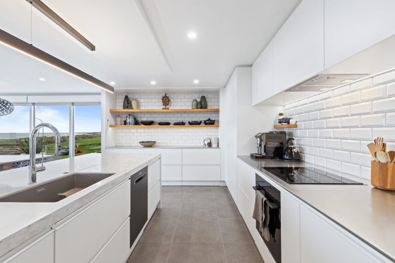 2 Nobs Line, Strandon, New Plymouth - Carousel 2