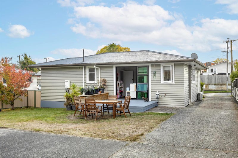 82 Urlich Avenue, Melville, Hamilton - Carousel 1
