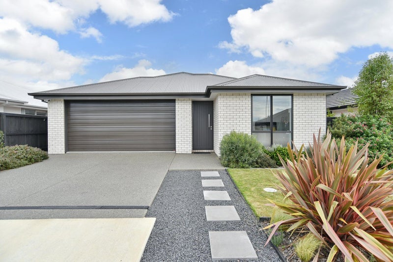 8 Jasmine Street, Woodend, Woodend - Carousel 25