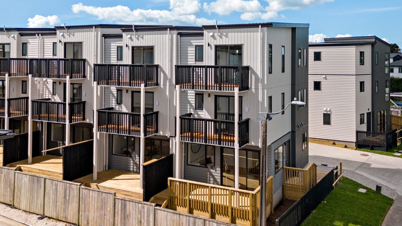 2/57 Kervil Avenue, Te Atatu Peninsula, Auckland - Carousel 1