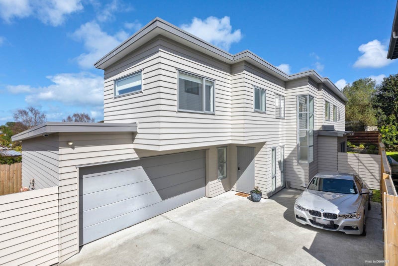 82A Owairaka Avenue, Mount Albert, Auckland - Carousel 1