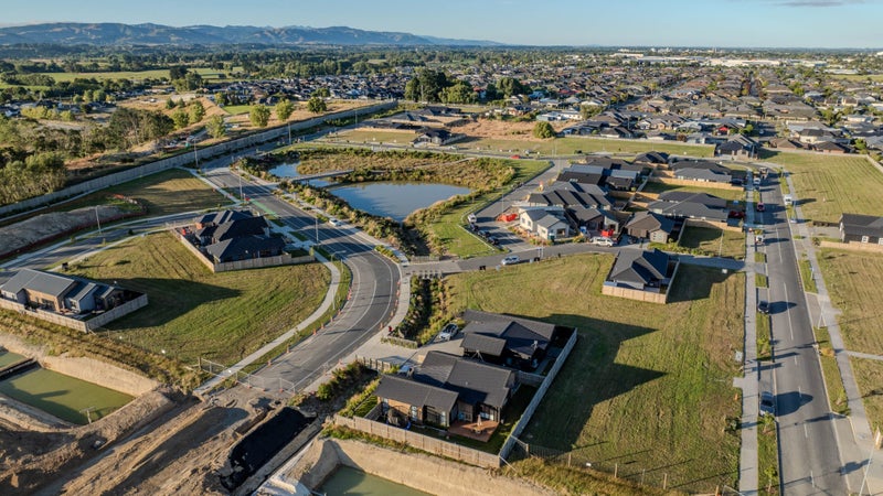 24 Pokerekere Crescent, KELVIN GROVE, PALMERSTON NORTH - Carousel 1
