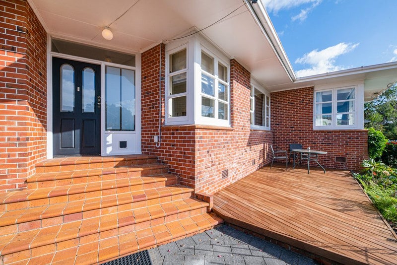 8 Ava Avenue, Titirangi, Auckland - Carousel 2