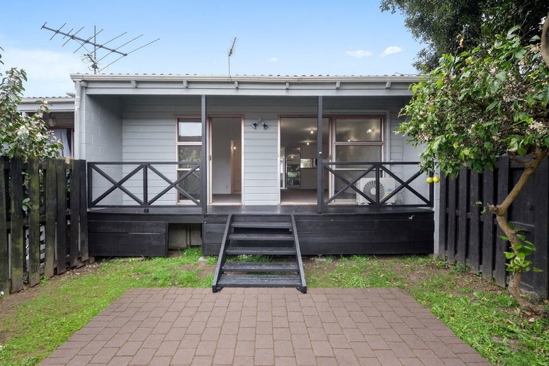 4/25A Vine Street, Mangere East, Auckland - Carousel 1