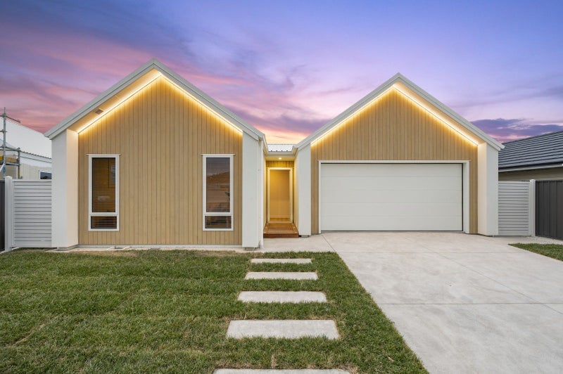 102 Pelorus Avenue, Poraiti, Napier - Carousel 1