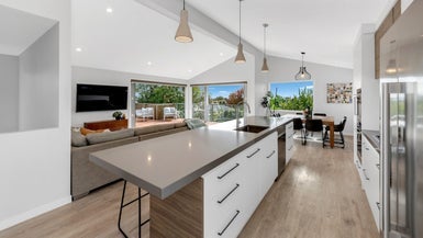 11 Shelly Bay Road, Beachlands, Auckland - Carousel 1