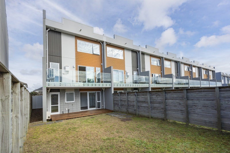 101 Bordeaux Parade, Te Atatu South, Waitakere City, Auckland - Carousel 2
