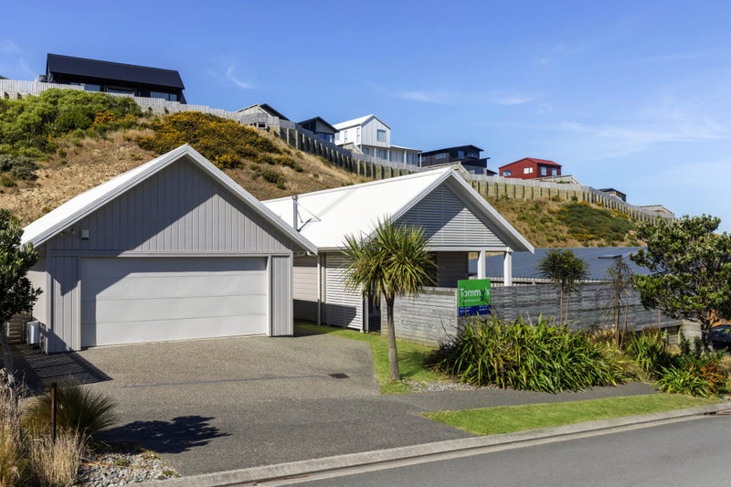 66 Cedarwood Street, Woodridge, Wellington - Carousel 1