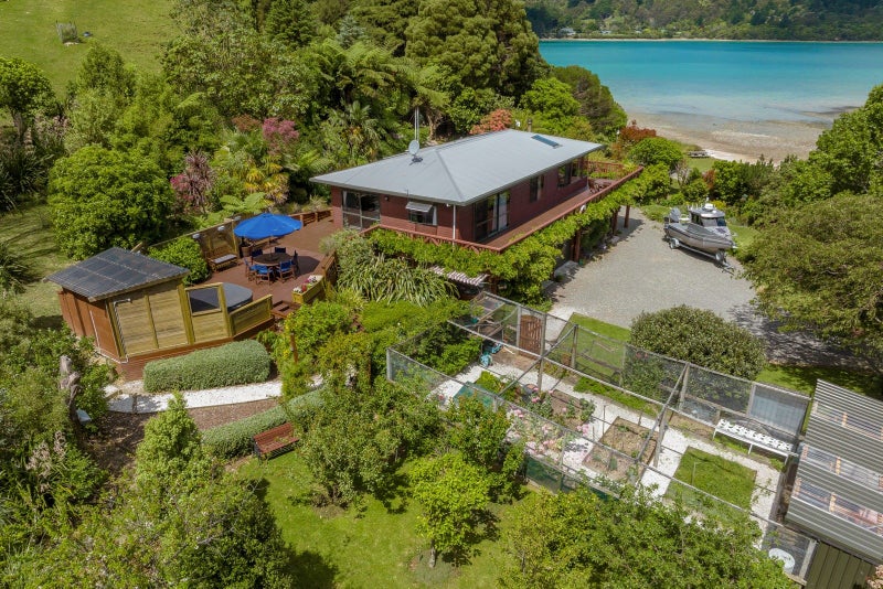 5732 Kenepuru Road, Picton - Carousel 1