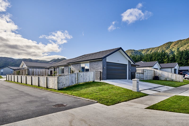 5 Jack Vaughan Grove, Wainuiomata, Lower Hutt - Carousel 2