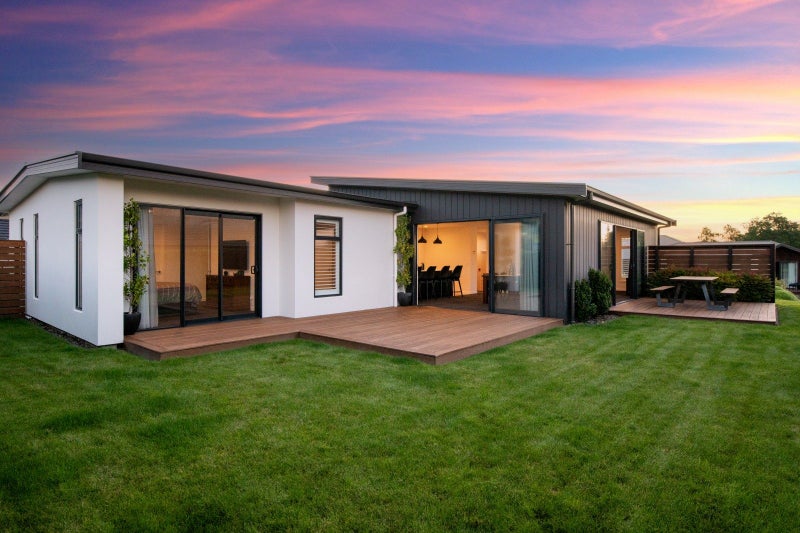 16 Travers Avenue, Richmond - Carousel 1