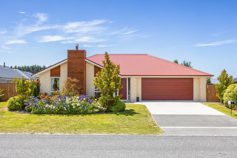 22 Claremont Crescent, Amberley, Amberley - Carousel 1