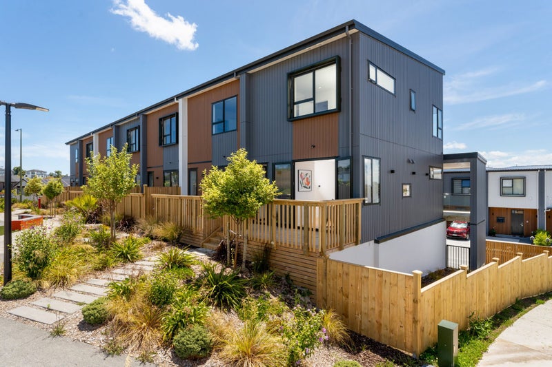 1 Heketara Way, Massey, Auckland - Carousel 1